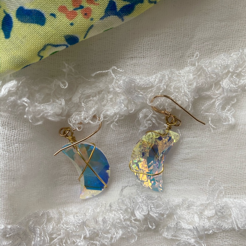 “ClearMoon” Swarovski crystals erring